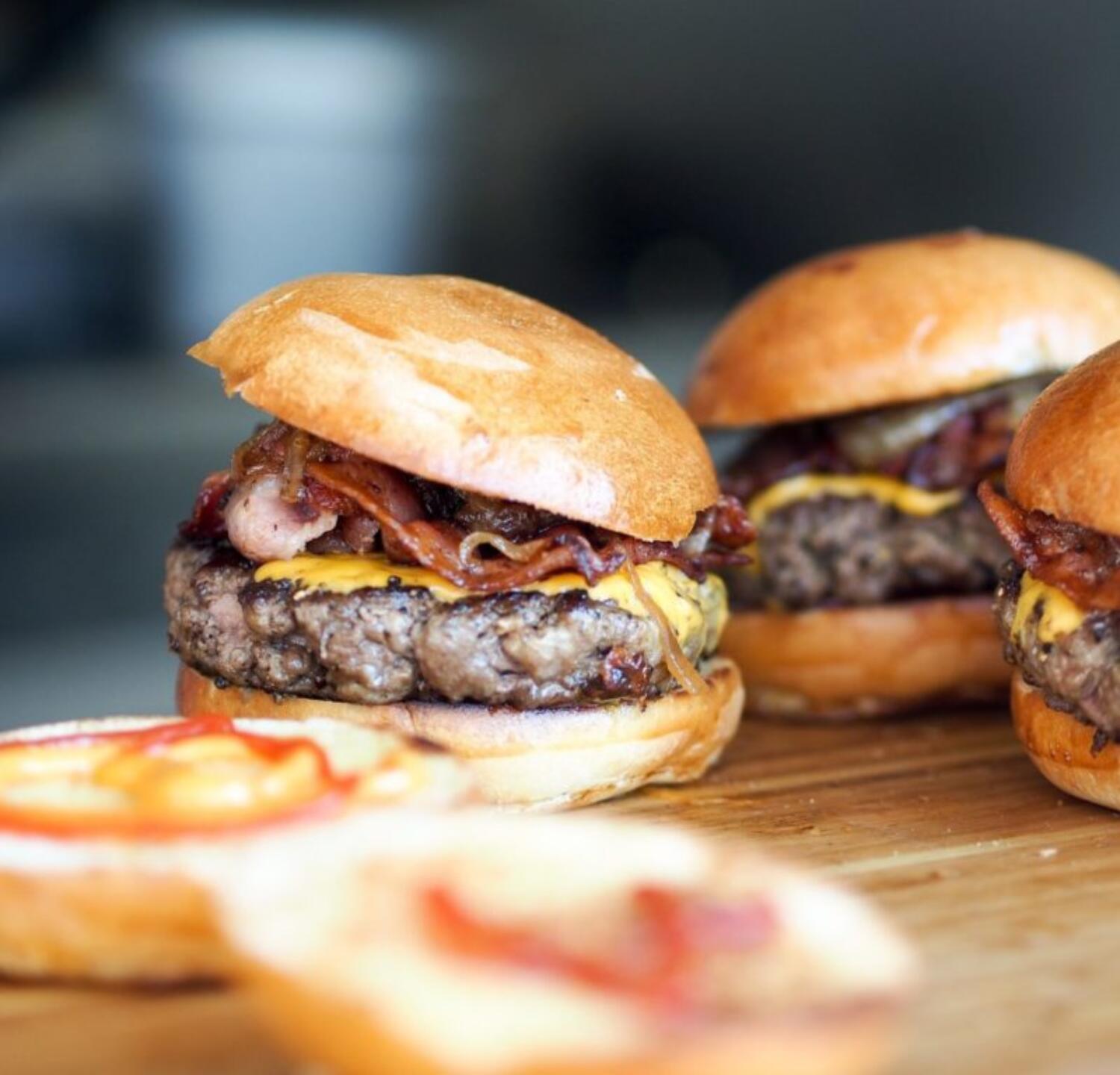 burgers-731298_1920-1024x768