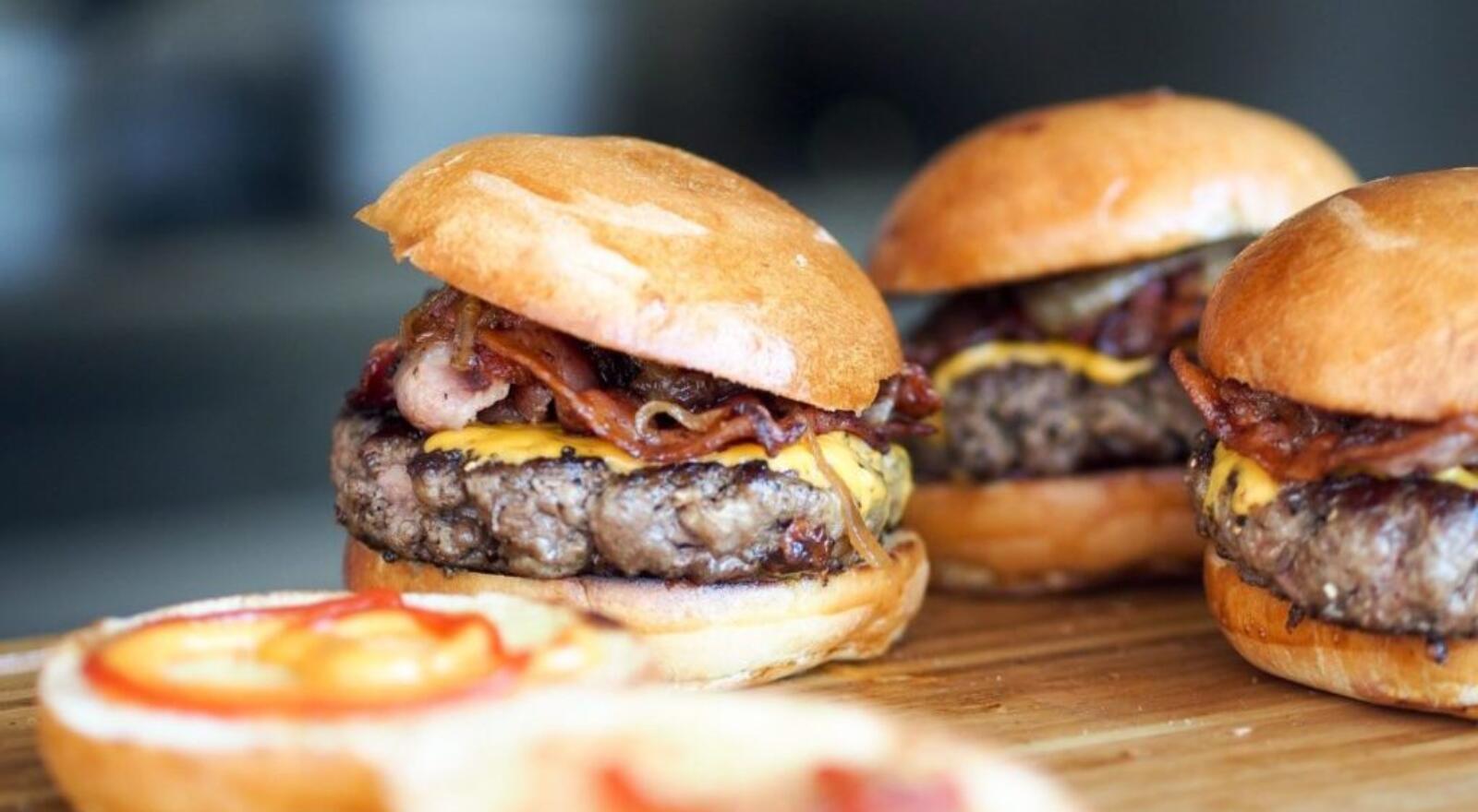 burgers-731298-1920-1024x768-1-aspect-ratio-20-11