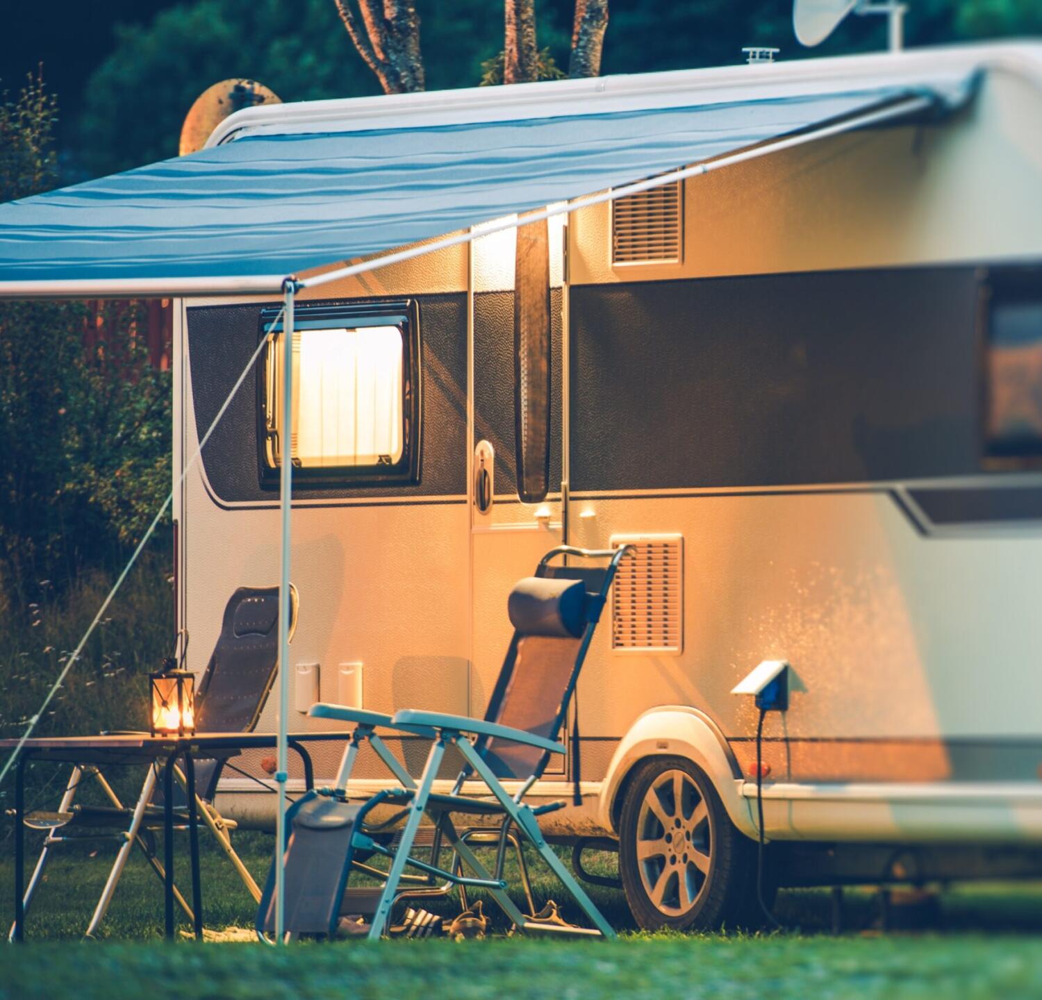 Travel,Trailer,Caravaning.,Rv,Park,Camping,At,Night.